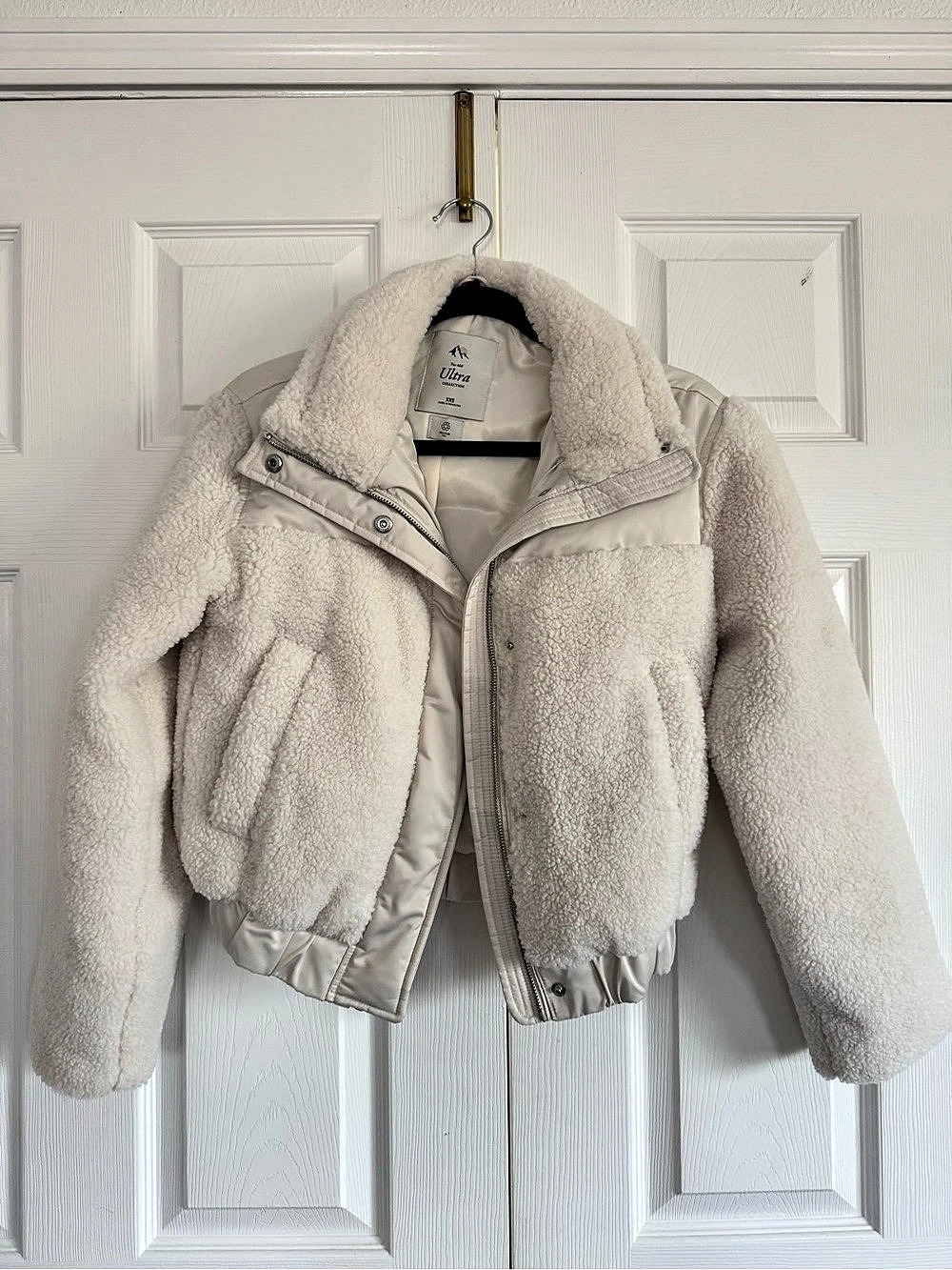 The Artic Ultra Collection Sherpa Puffer Jacket in White XXS Like New
